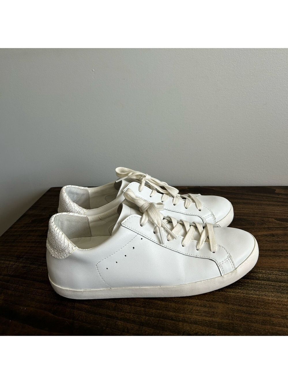 Banana Republic Essential White Leather Sneakers, Size 8.5